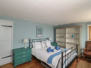 Sundial House - Room