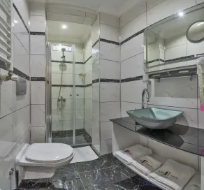 Butterfly Suites - Bathroom