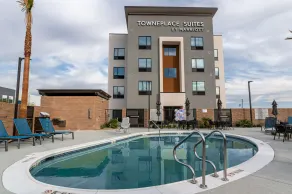 TownePlace Suites by Marriott Las Vegas North I-15 - Piscine