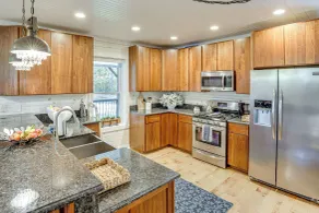 Walk to Marina & Beach: Charming Home in Hardin - Interiör