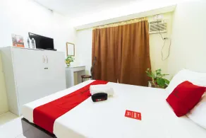 RedDoorz @ Ledesco Avenue Lapaz Iloilo - Chambre