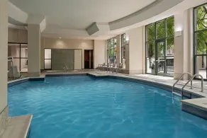 Embassy Suites Lincoln - Piscine