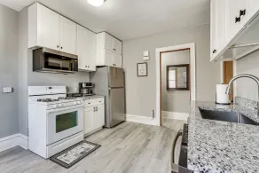 Explore Minneapolis! Pet-friendly Home w/ Sunroom - Innvendig