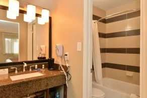 Quality Inn & Suites Phoenix NW - Sun City - Salle de bain