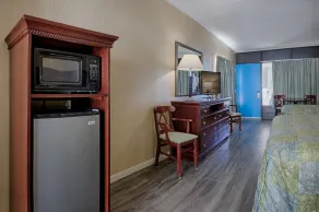 Barefoot Mailman - Room