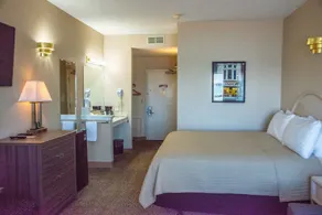 West Bank Inn - Zimmer
