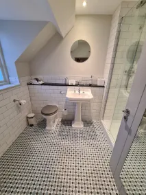 The Crown - Baño
