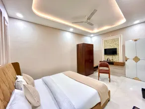 Siyavar Palace - Room