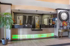 Best Western Plus Emerald Inn & Suites - Recepción