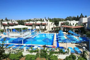 Summer in Garden Suites & Beach Hotel - Pool