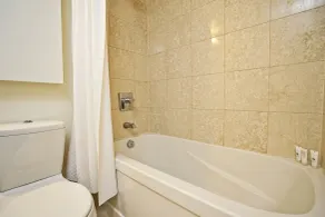 The Front Apartments - Bathroom