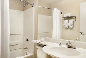 Microtel Inn By Wyndham Louisville East - Salle de bain