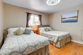 Lakefront Suring Home w/ Pool Table + Views! - Innenbereich