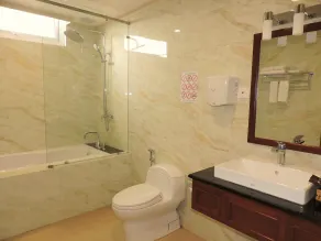 Minh Tam Phu Nhuan Hotel & Spa - Bathroom