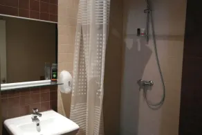Zinc Old Town Hostel - Bathroom