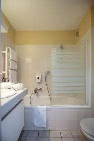 Park Hotel Airport - Bathroom