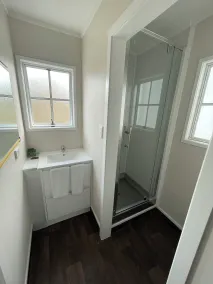 Boundary Court Motor Inn - Bathroom