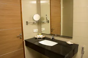 Verona Palace Hotel Bandung - Bathroom