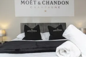 Champagne House - 3 Bedroom Townhouse - Room