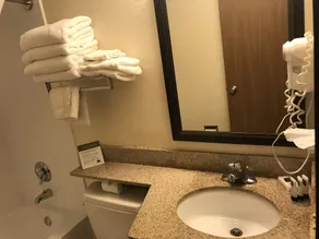 AmericInn by Wyndham West Bend - Chambre
