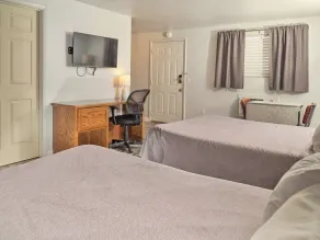 The Oakwood Inn - Room