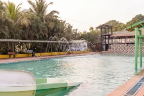 Treebo Pratham Inn Water Park Resort With Swimming Pool - Piscina