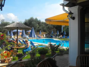 Perros Hotel - Basseng