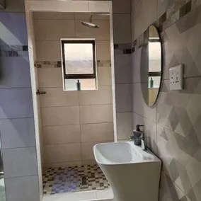 Cozy & Modern Apartment -Self Catering - Badeværelse