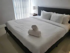 Designer River View Apartments - Habitación