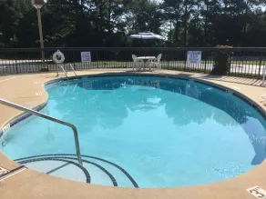 Days Inn by Wyndham Clinton - Laurens I-26 - Pool