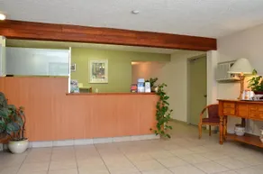 Canadas Best Value Inn Kelowna - Lobby