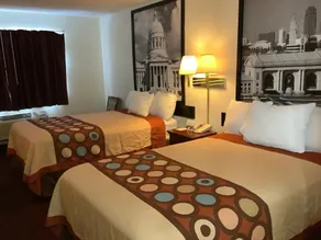 Super 8 by Wyndham Riverside/Kansas City - Chambre
