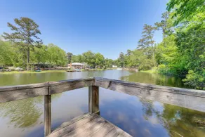 Waterfront Lake Marion Home w/ Dock: Fish & Boat! - Interiör