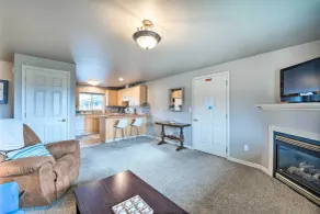 Quaint Cottage w/ Gas Fireplace ~ 1/2 Mi to Beach! - Interior