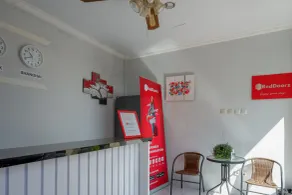 RedDoorz near Padang Golf Adisucipto - Recepción