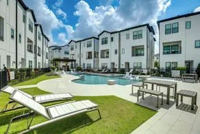 Work + Unwind Poolside! Nurse-ready Houston Rental - Interiør