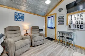 Iowa Tiny Cabin Near Pine Lake State Park - Intérieur