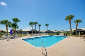 Screened Porch + Pool Access: Cozy Sebring Condo - Intérieur