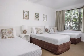 Main Beach Apartments - Room