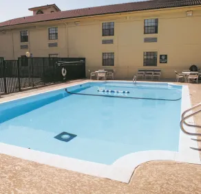 La Quinta Inn by Wyndham Omaha West - Piscine