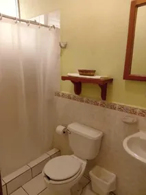 Nakum Hotel - Bathroom