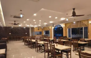 The Lychee Hotel & Resort - Restaurant