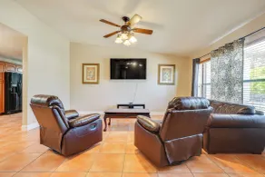 Pet-friendly Home w/ Yard ~ 3 Mi to Zoo Miami! - Intérieur
