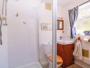 Vine Cottage - Bathroom