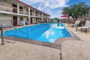 Red Roof Inn Houston East I-10 - Pool