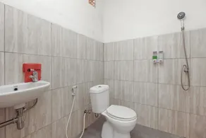 RedDoorz At Jalan Bukit Keminting - Bathroom