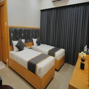 EMBASSY PARK - Near US consulate, Apollo hospital, Sankaranethralaya - Room
