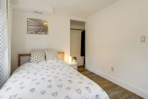 Walk to Beach & Lake Access: Cozy Redmond Apt! - Interior