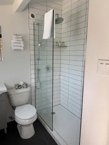 Kitimat Lodge - Baño