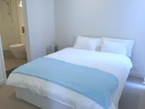 Brand New Stunning Home with Garden - Room